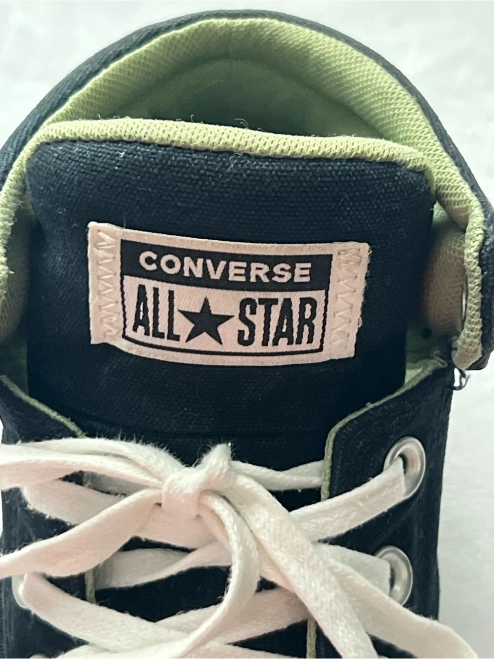 Converse Unisex High Top Sneakers in Black with Green Lining Men’s 5 / Women’s 6